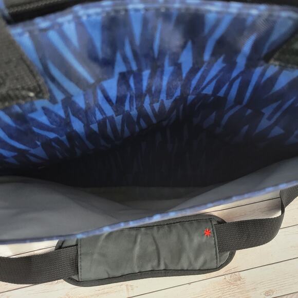 Skip Hop Due Signature Diaper Bag Blue Graffiti - Picture 6 of 7